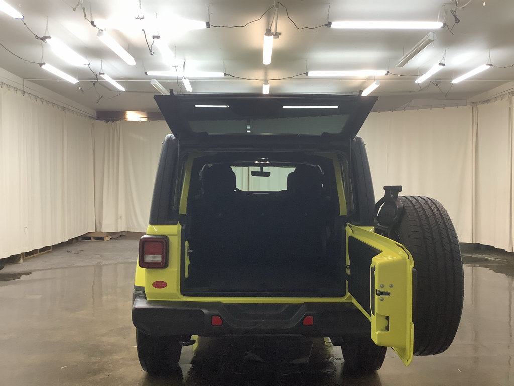 Used 2023 Jeep Wrangler Unlimited Sahara AWD/4WD image 9