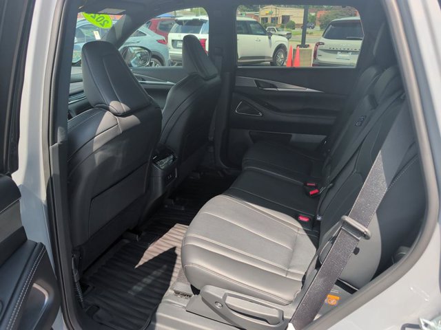Certified 2025 INFINITI QX60 Luxe w/ Black Edition FWD image 9