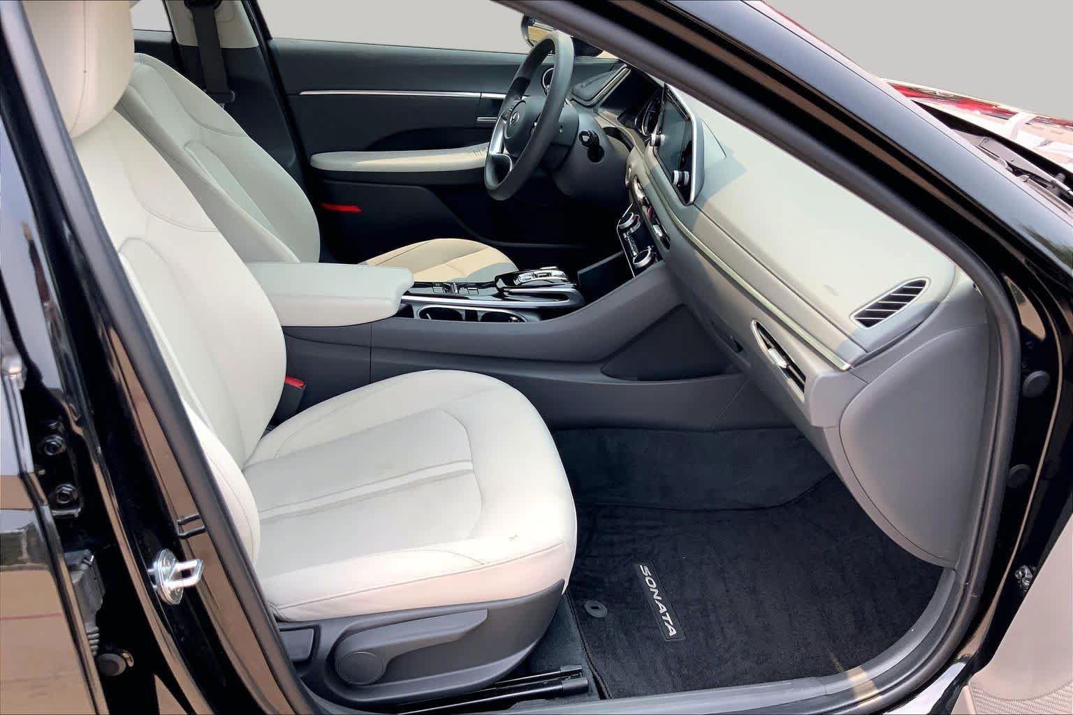 Used 2022 Hyundai Sonata SEL w/ Preferred Accessory Package FWD image 9