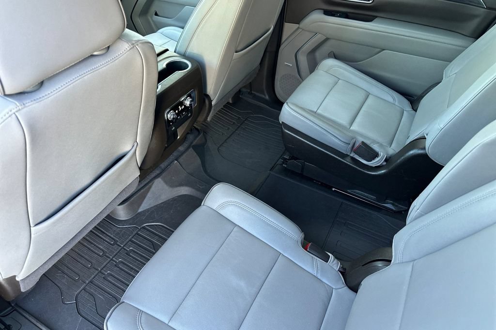 Used 2023 GMC Yukon XL SLT w/ SLT Luxury Package AWD/4WD image 12