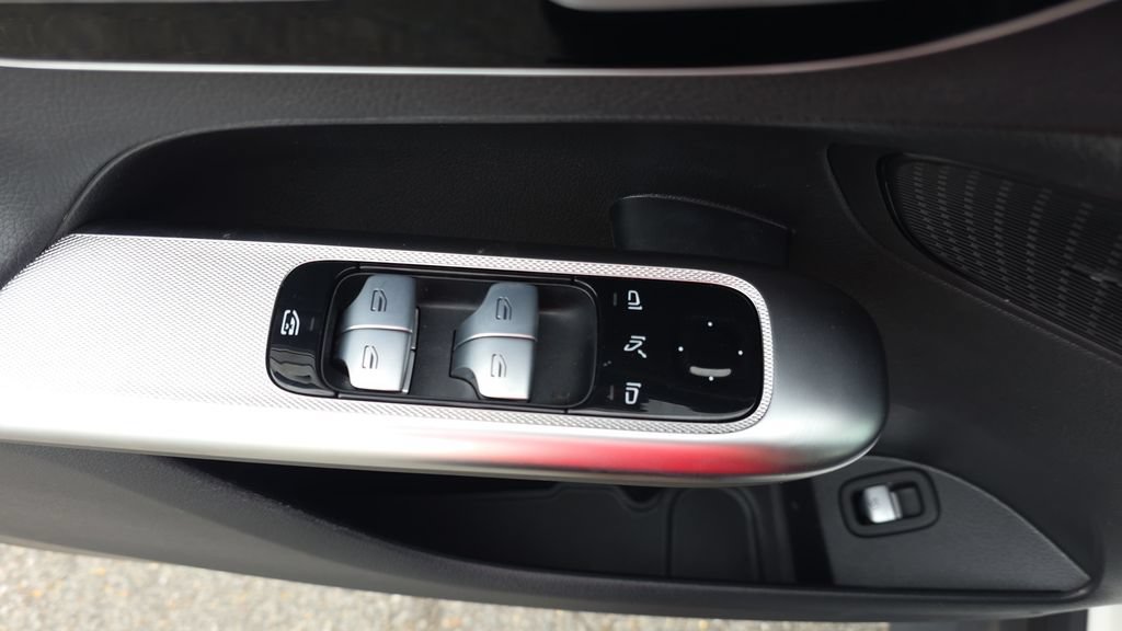 Certified 2025 Mercedes-Benz GLC 300 4MATIC image 12