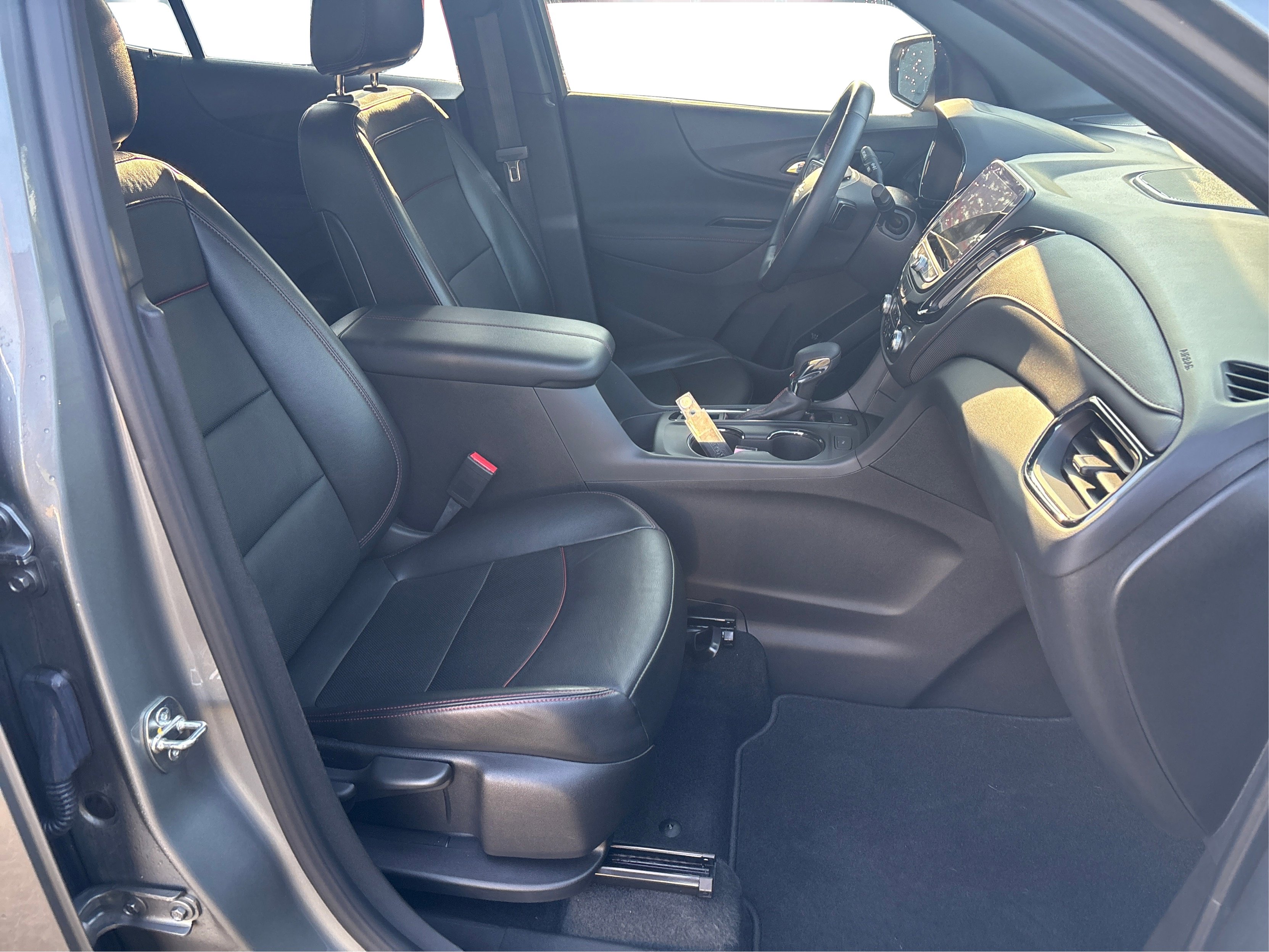 Used 2023 Chevrolet Equinox RS w/ RS Leather Package image 20