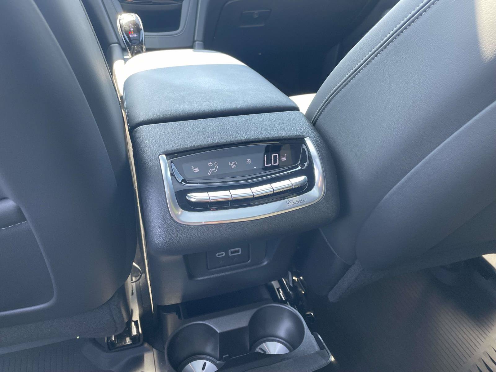 Used 2024 Cadillac XT6 Premium Luxury w/ Technology Package FWD image 14