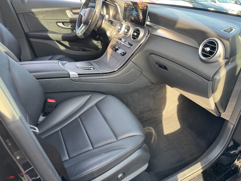Used 2022 Mercedes-Benz GLC 300 4MATIC image 21