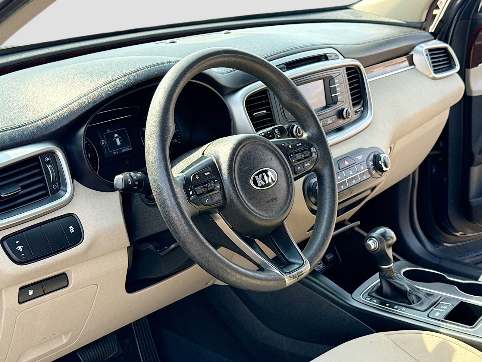 Used 2017 Kia Sorento AWD image 4