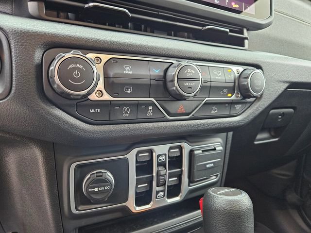 Used 2025 Jeep Gladiator Sport image 17