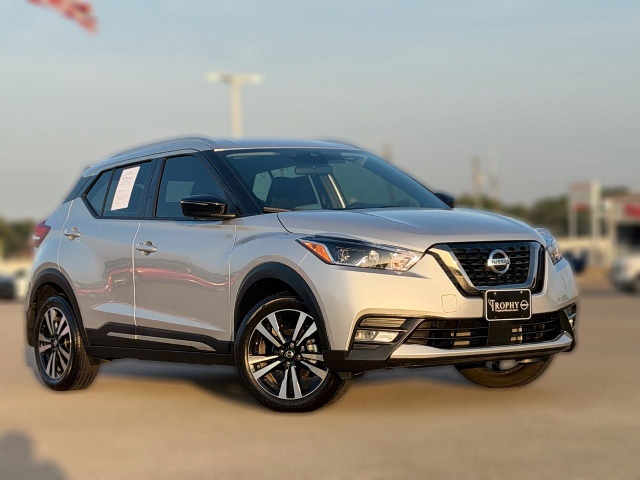 Certified 2020 Nissan Kicks SR FWD image 2
