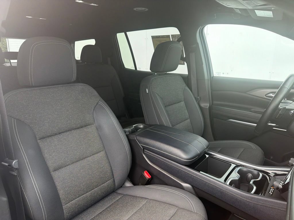 Used 2025 Chevrolet Traverse LT AWD/4WD image 5