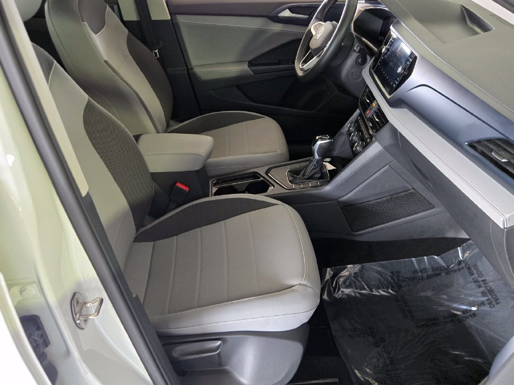 Certified 2024 Volkswagen Taos SE w/ Panoramic Sunroof Package FWD image 18
