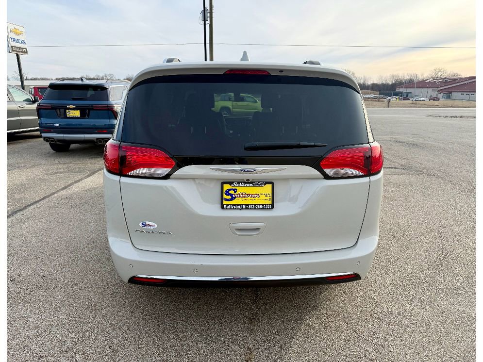 Used 2019 Chrysler Pacifica Touring-L Plus w/ Tire & Wheel Group image 3