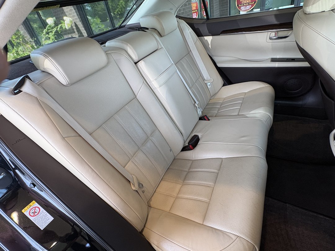 Used 2016 Lexus ES 350 w/ Luxury Package w/Wood Trim FWD image 33