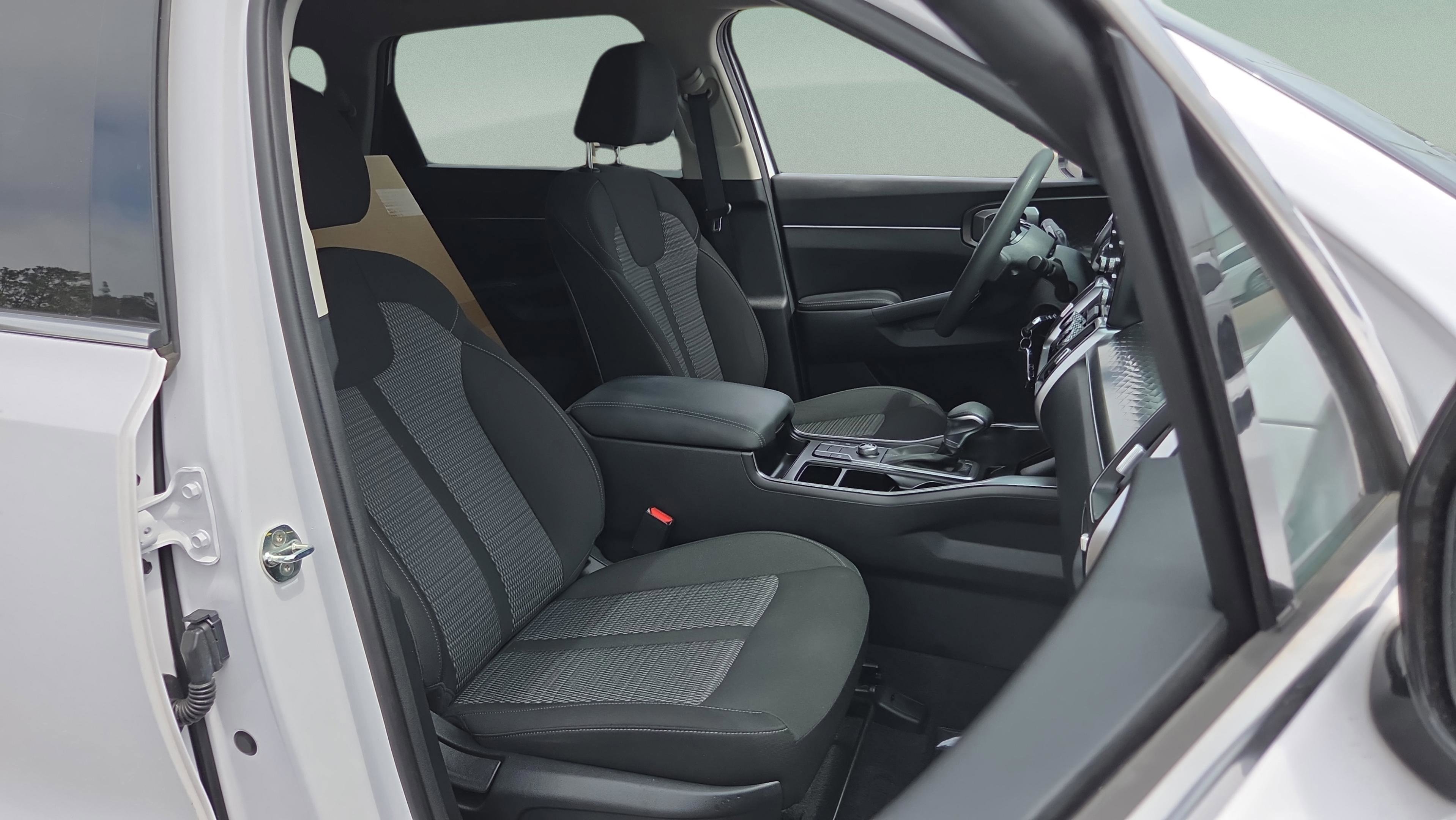 Used 2023 Kia Sorento LX image 27