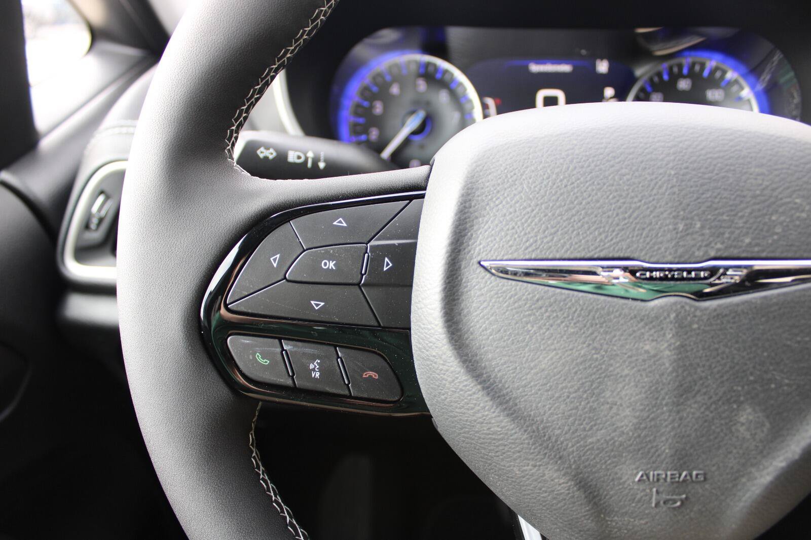 New 2026 Chrysler Pacifica Select FWD image 14