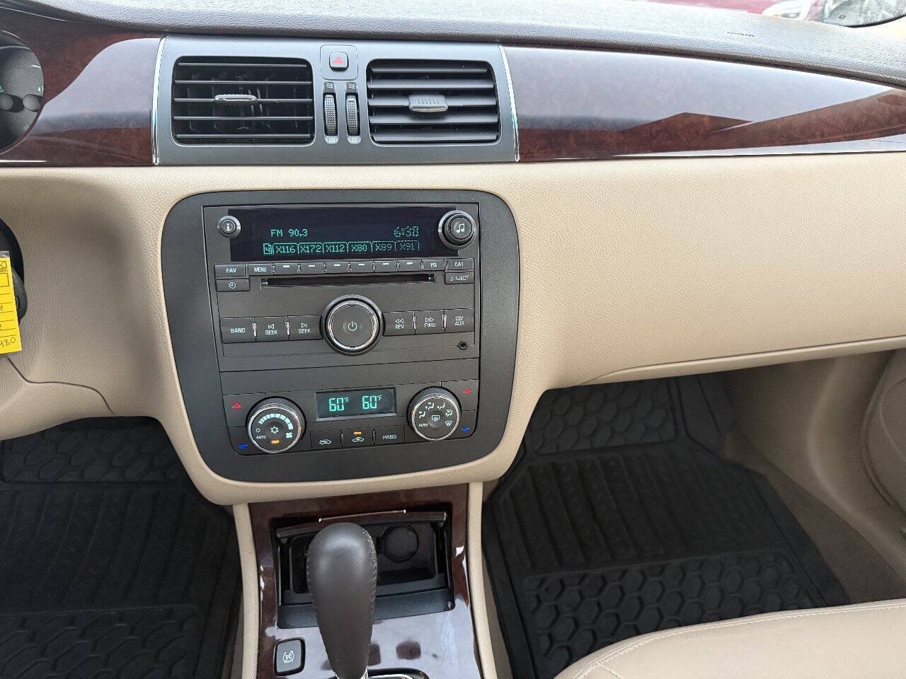 Used 2011 Buick Lucerne CXL w/ Driver Confidence Package FWD image 19