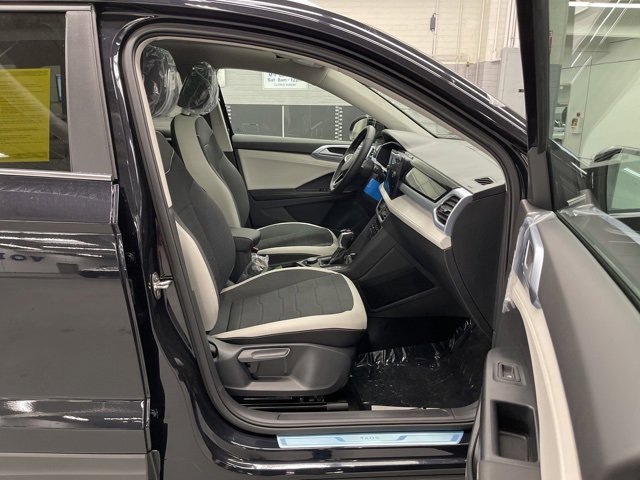 New 2026 Volkswagen Taos SE image 11