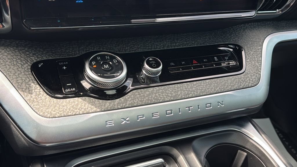 Certified 2025 Ford Expedition Tremor AWD/4WD image 33