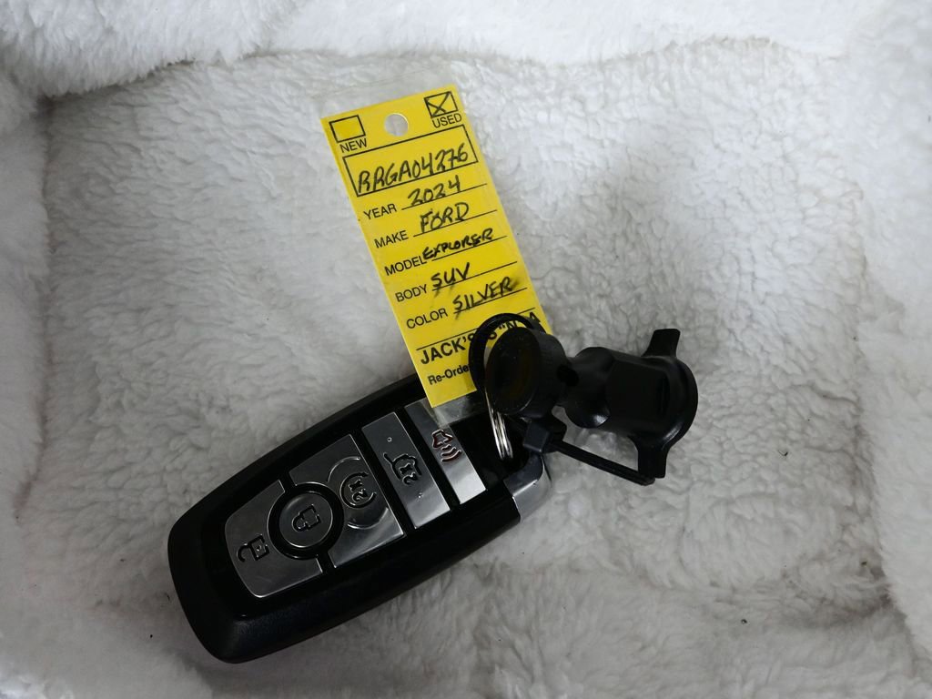 Used 2024 Ford Explorer XLT w/ Equipment Group 202A image 22