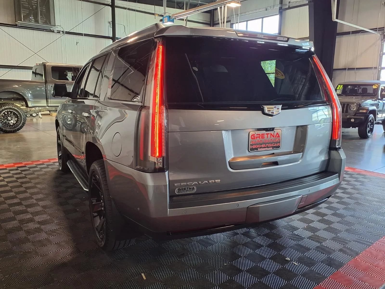 Used 2020 Cadillac Escalade Luxury w/ Escalade Sport Edition AWD/4WD image 5