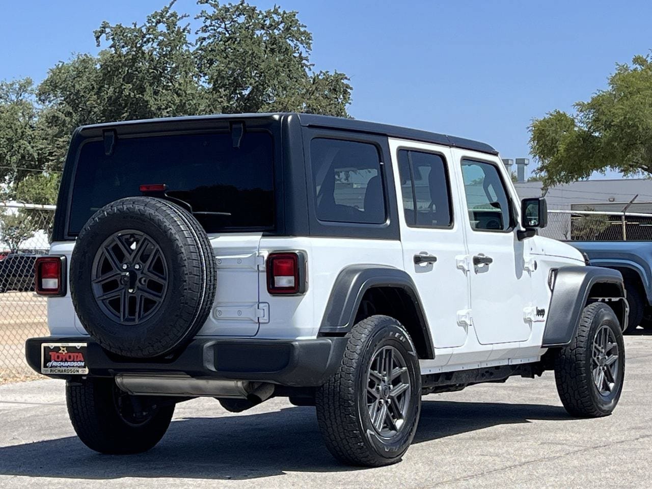 Used 2024 Jeep Wrangler Unlimited Sport AWD/4WD image 4