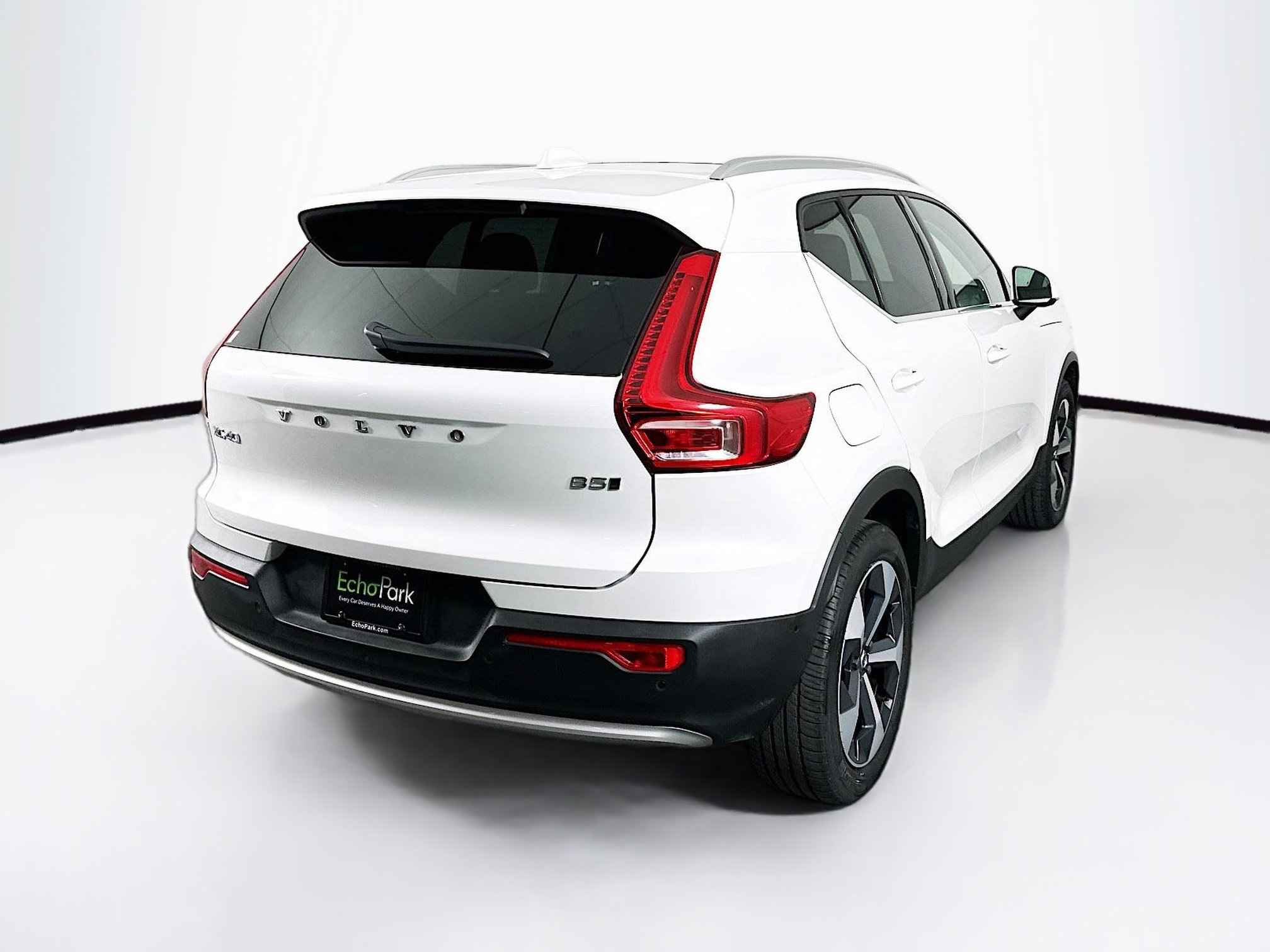 Used 2025 Volvo XC40 B5 Plus AWD/4WD image 9