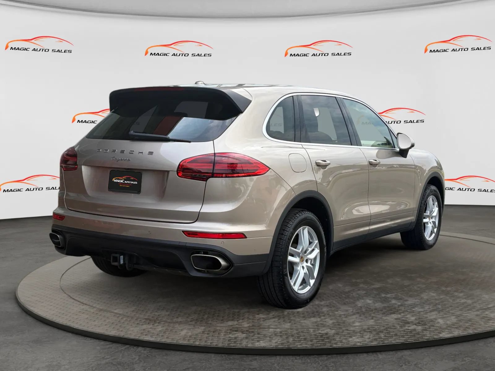 Used 2016 Porsche Cayenne AWD/4WD image 10