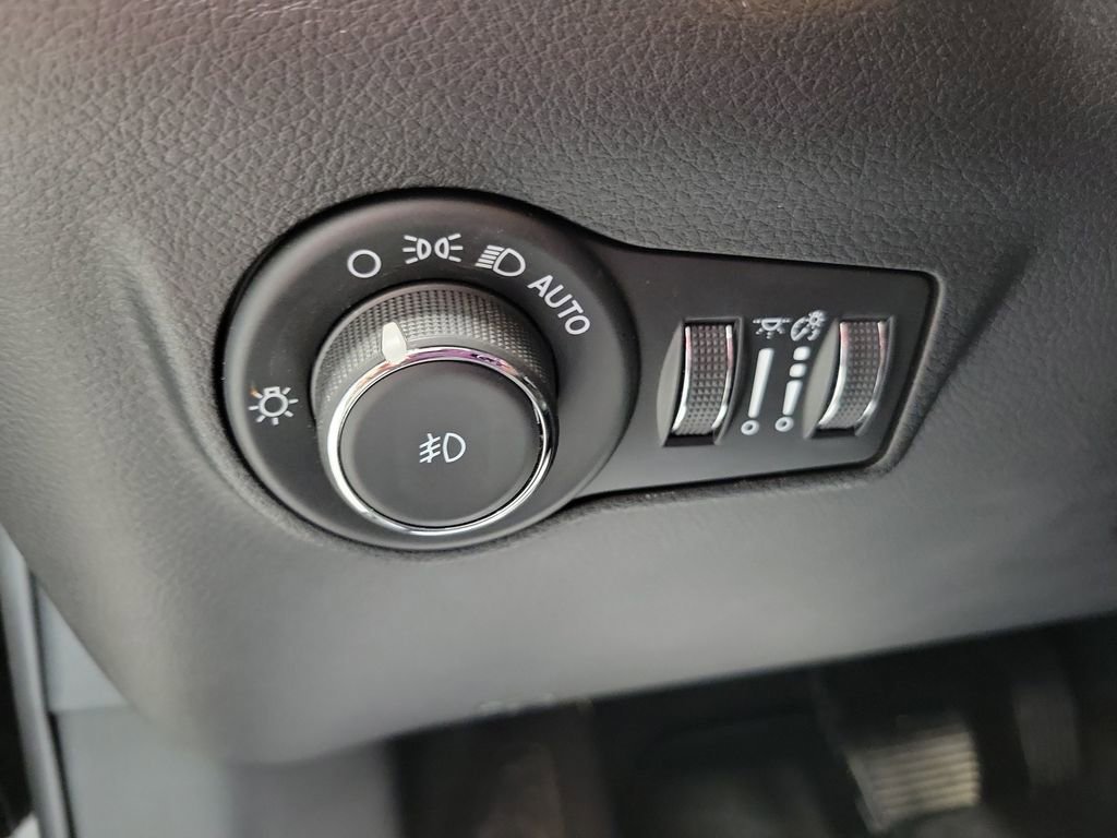 Used 2024 Jeep Compass Latitude AWD/4WD image 33
