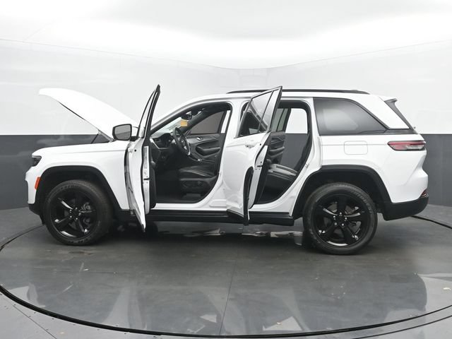 Used 2023 Jeep Grand Cherokee Altitude AWD/4WD image 53