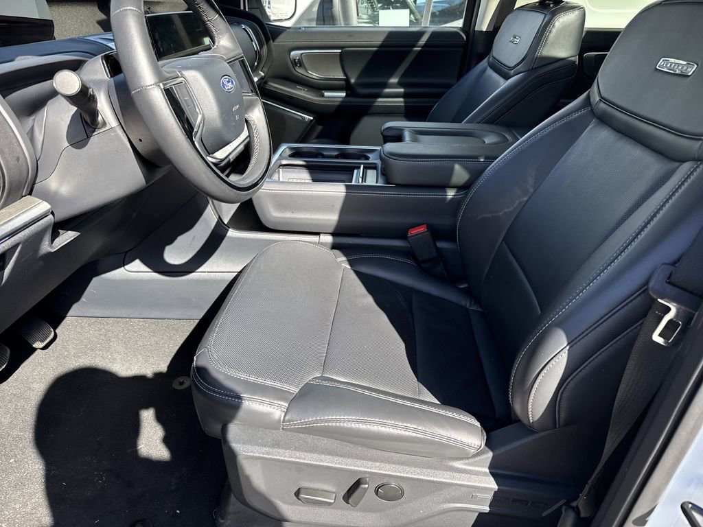 Used 2025 Ford Expedition Max Platinum image 10
