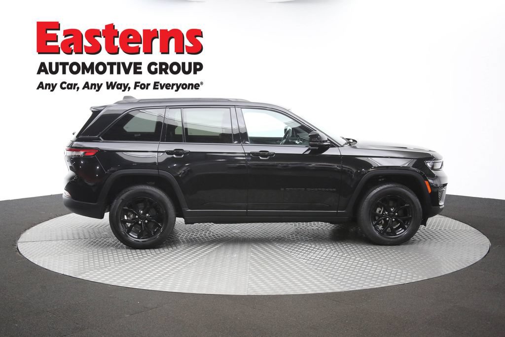 Used 2025 Jeep Grand Cherokee Altitude AWD/4WD image 45