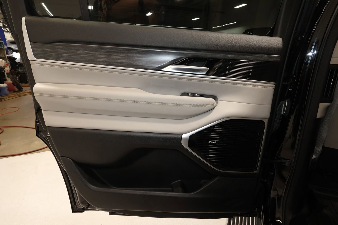 Used 2023 Jeep Wagoneer Series III w/ Premium Group I image 21