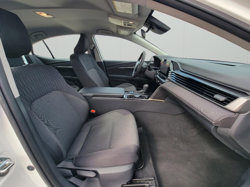 Used 2025 Toyota Camry LE image 31