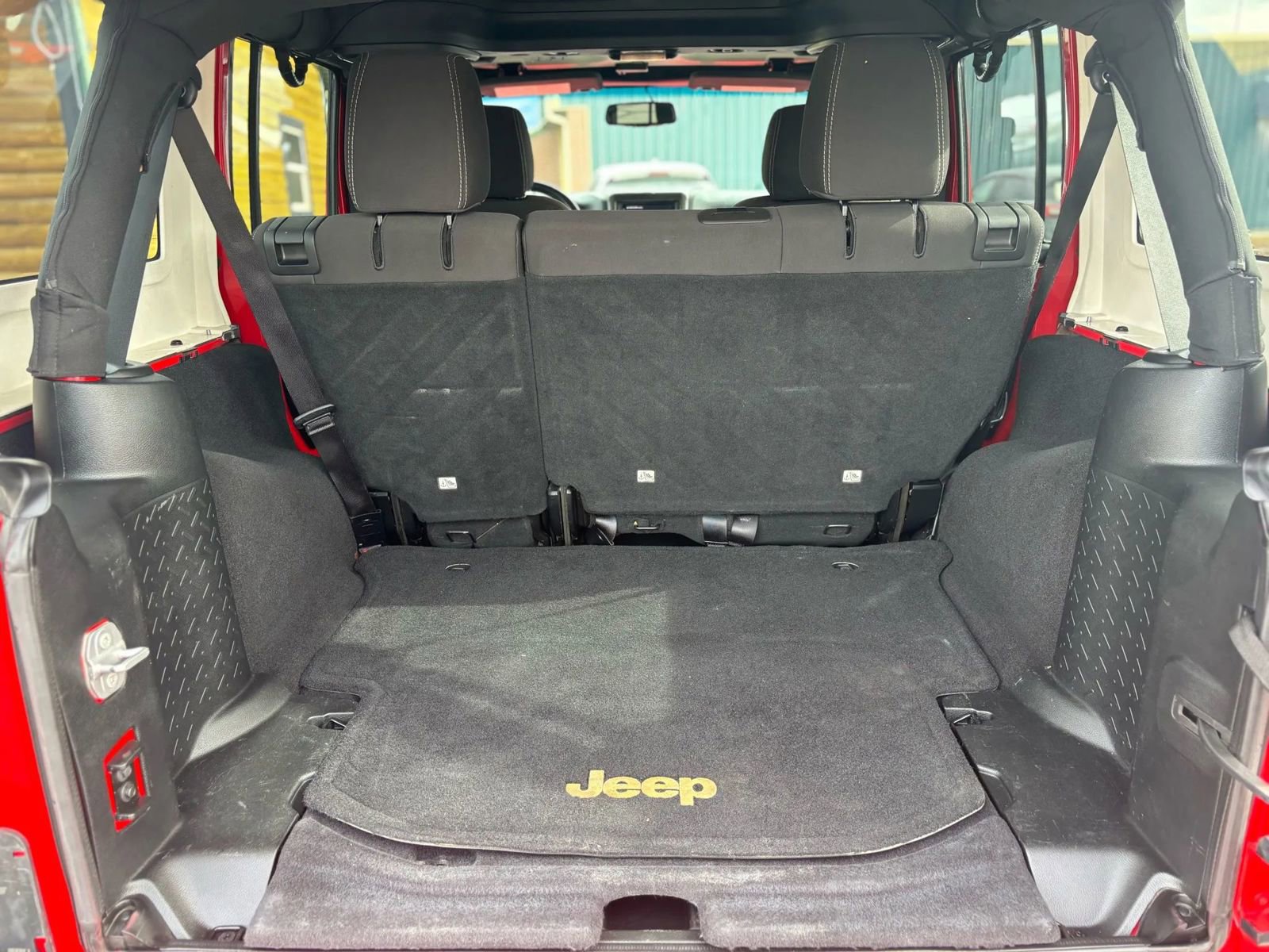 Used 2017 Jeep Wrangler Unlimited Sahara w/ Connectivity Group image 16