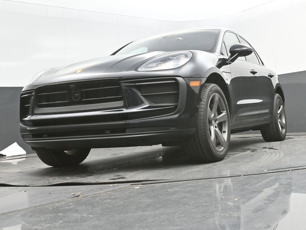 Used 2023 Porsche Macan Turbo image 16