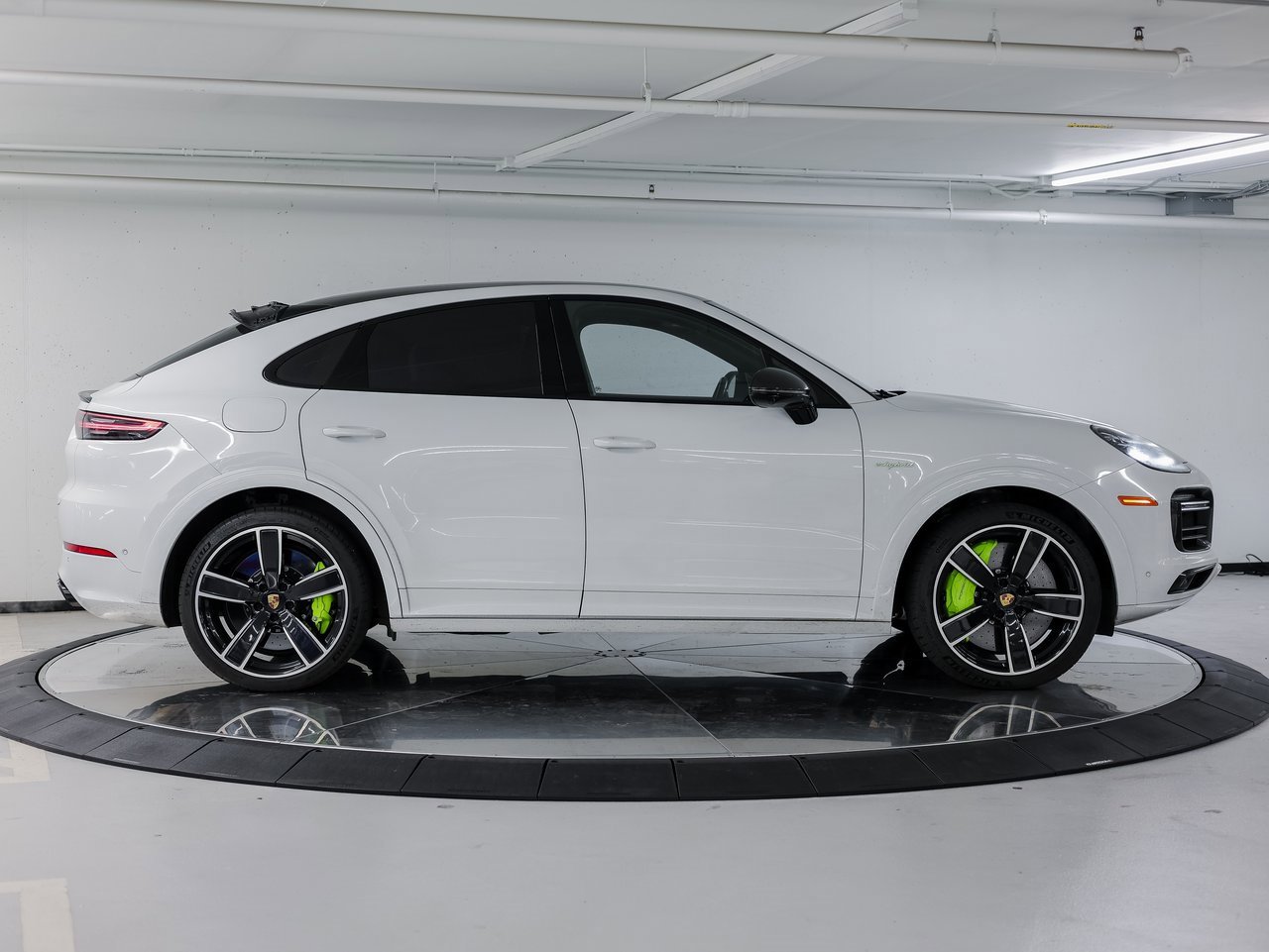 Certified 2022 Porsche Cayenne Turbo S image 8