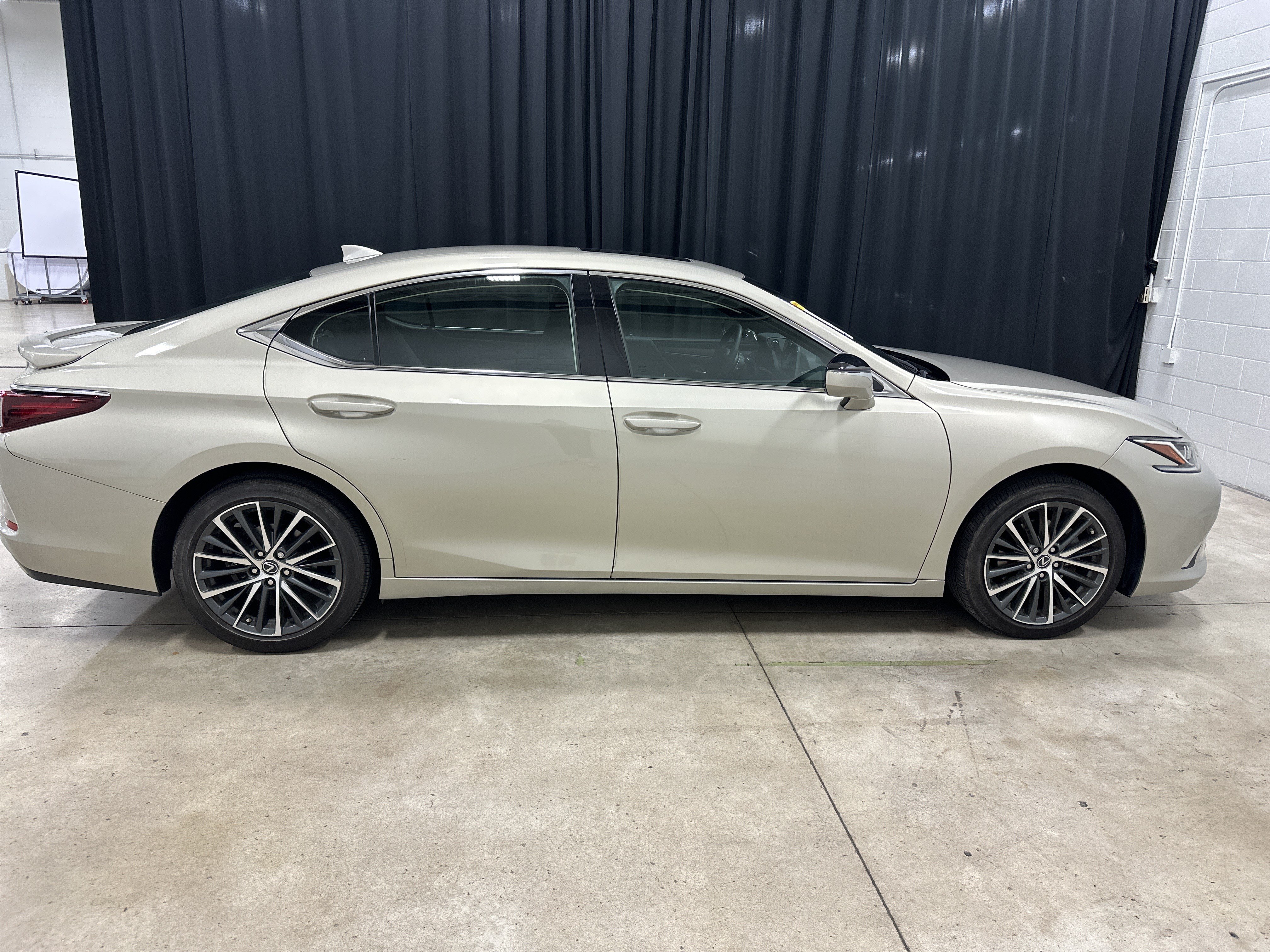 Certified 2023 Lexus ES 350 w/ Premium Package FWD image 34