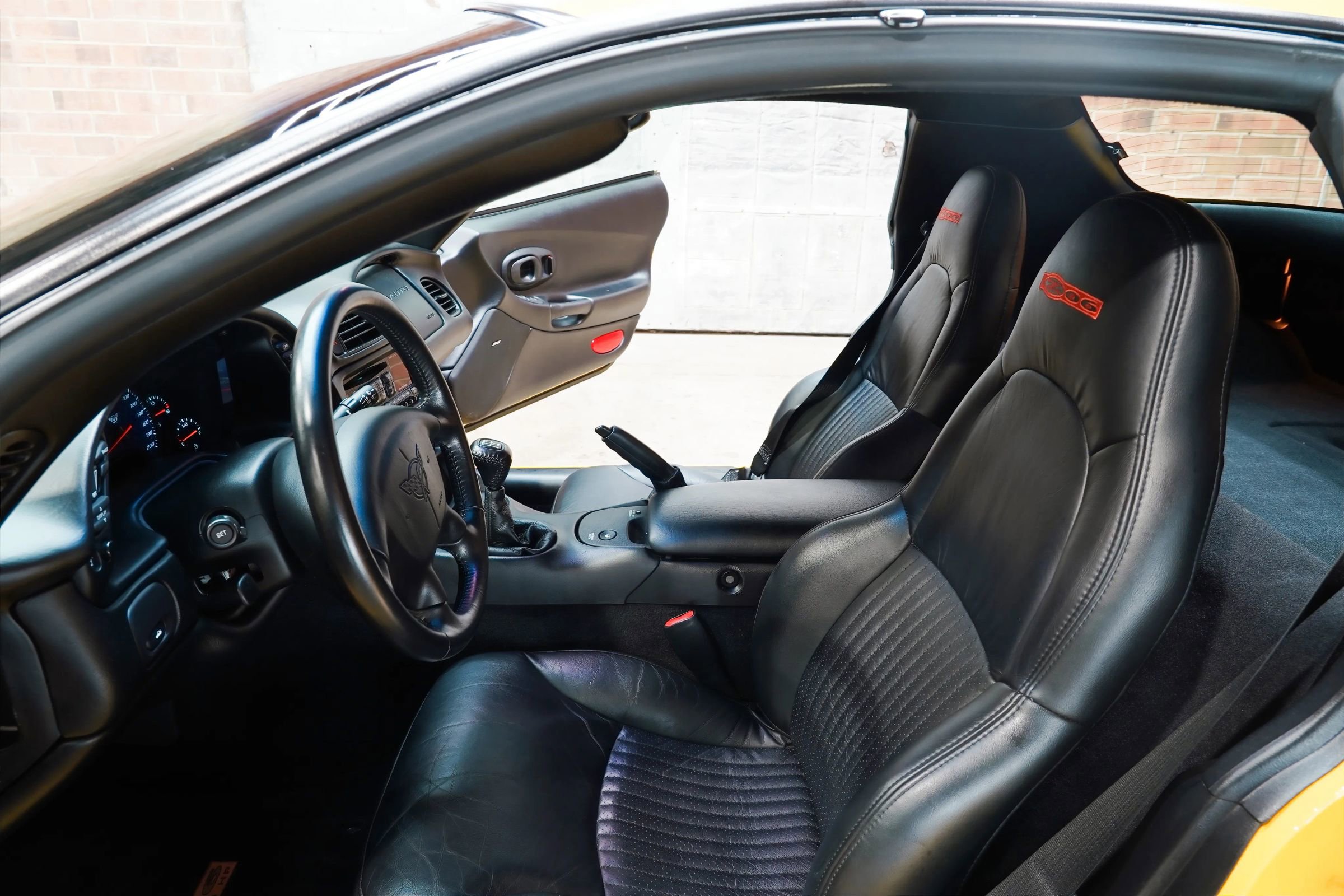 Used 2002 Chevrolet Corvette Z06 w/ Memory Pkg RWD image 33