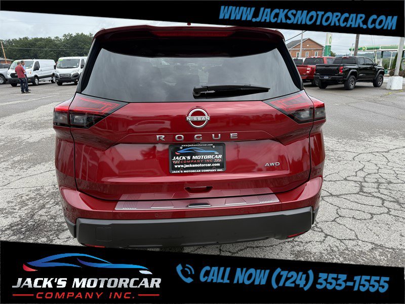 Used 2025 Nissan Rogue SV w/ SV Premium Package image 9
