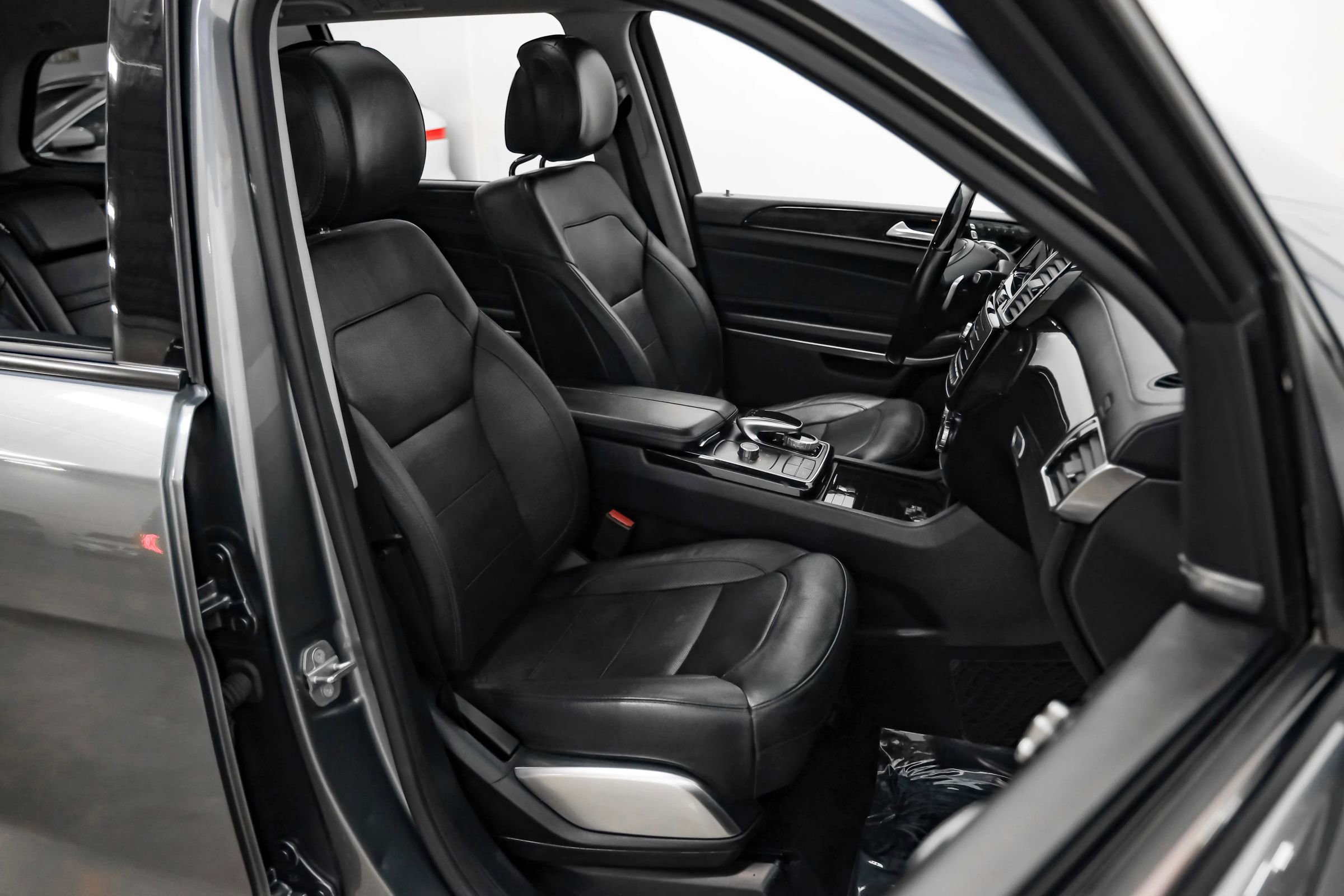 Used 2018 Mercedes-Benz GLS 550 4MATIC image 25
