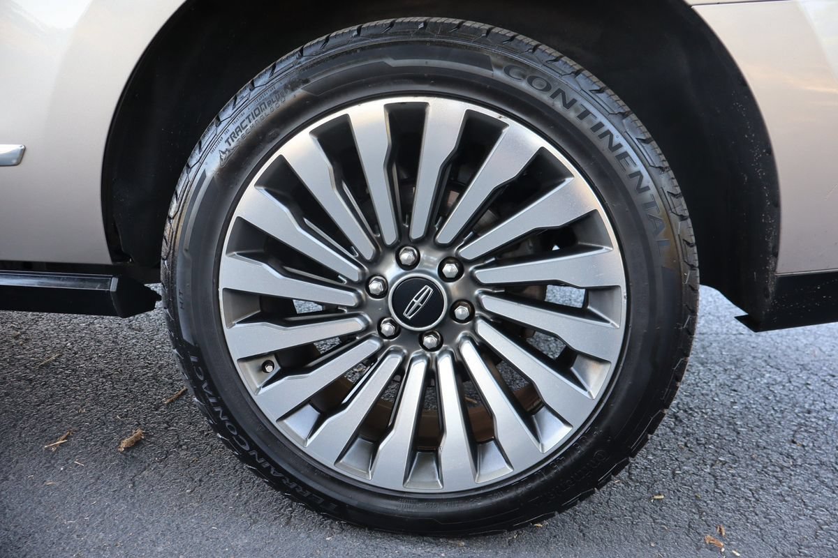 Used 2018 Lincoln Navigator Reserve w/ Technology Package AWD/4WD image 45