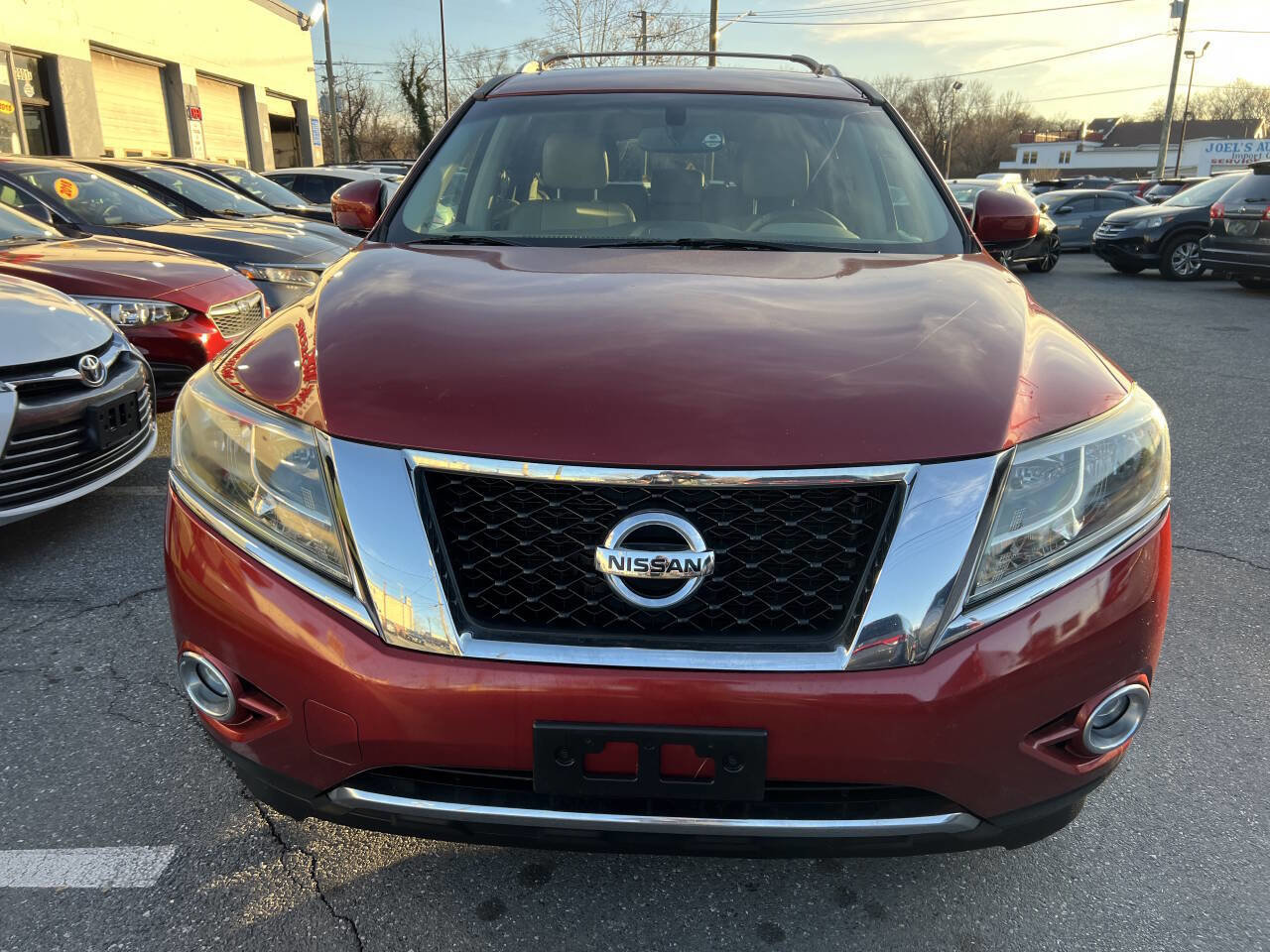 Used 2014 Nissan Pathfinder SL w/ SL Premium Package FWD image 2