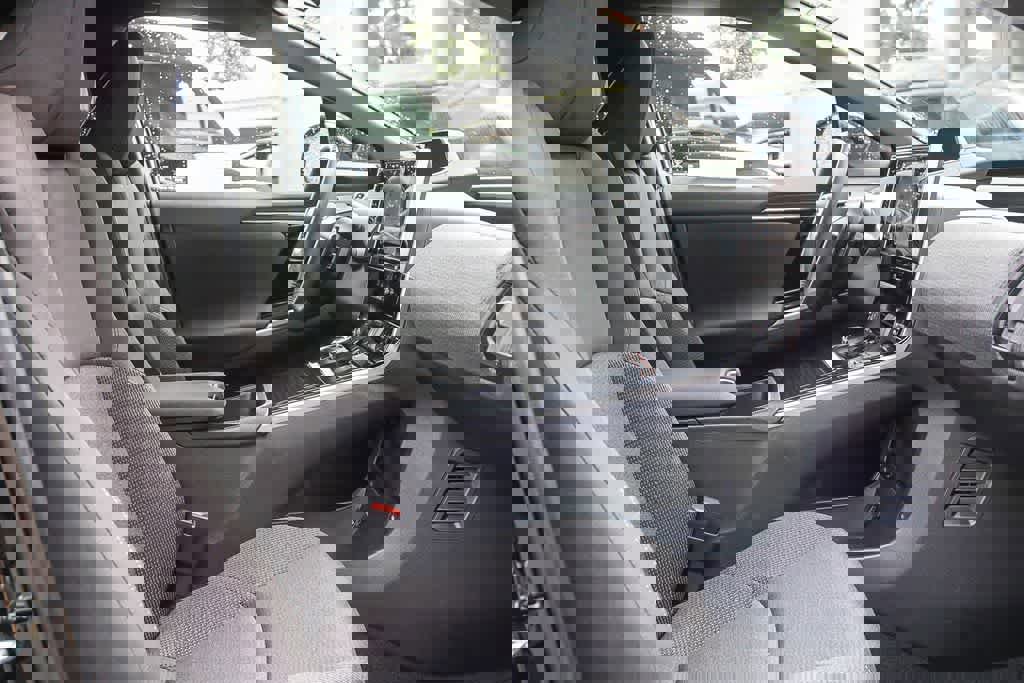 Used 2025 Subaru Solterra Premium image 16