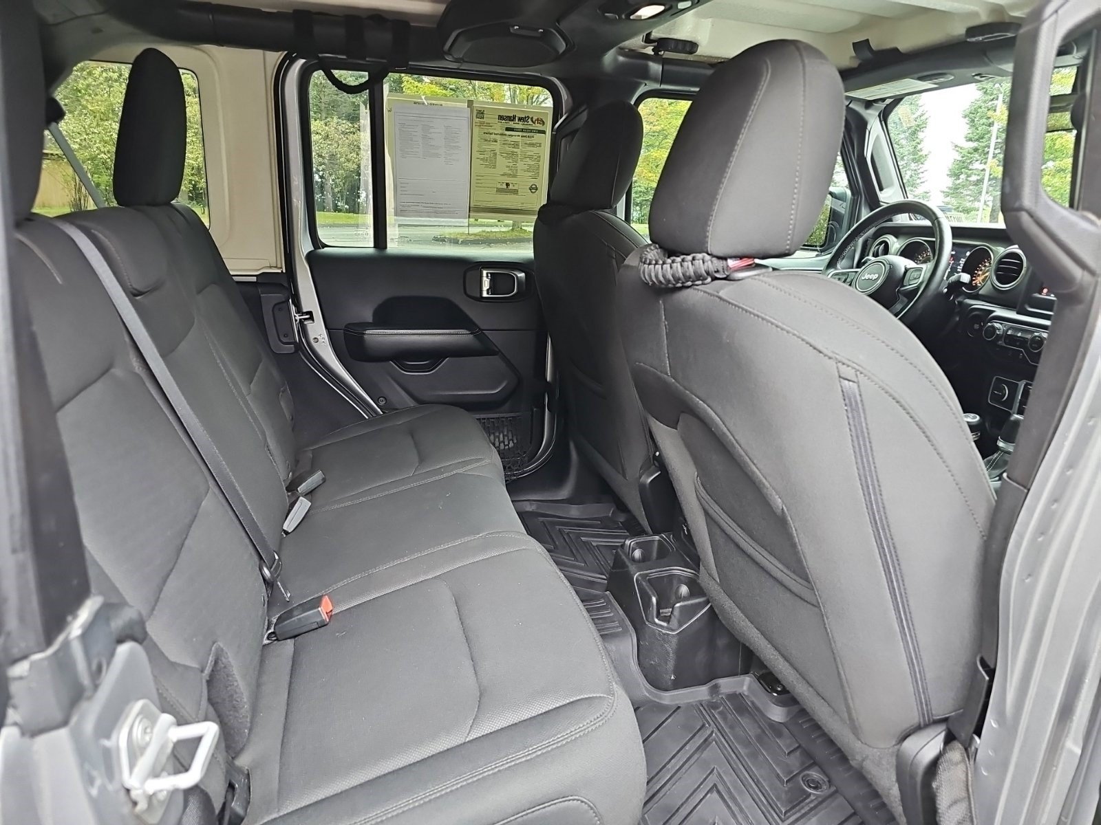 Used 2018 Jeep Wrangler Unlimited Sahara w/ Cold Weather Group AWD/4WD image 15