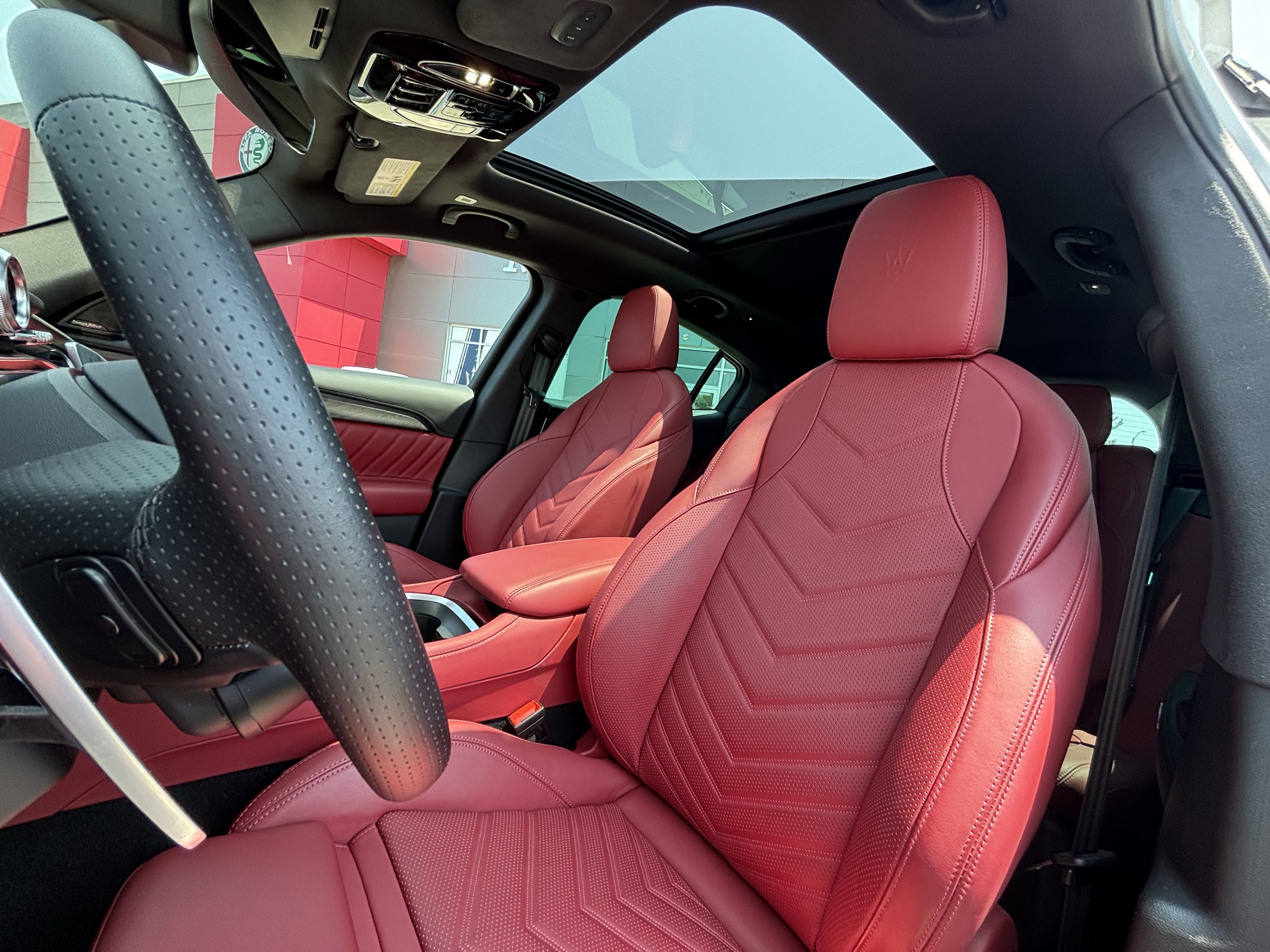 Used 2025 Maserati Grecale Folgore AWD/4WD image 21