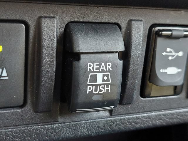 Used 2019 Toyota Tacoma TRD Off-Road w/ Technology Package AWD/4WD image 27