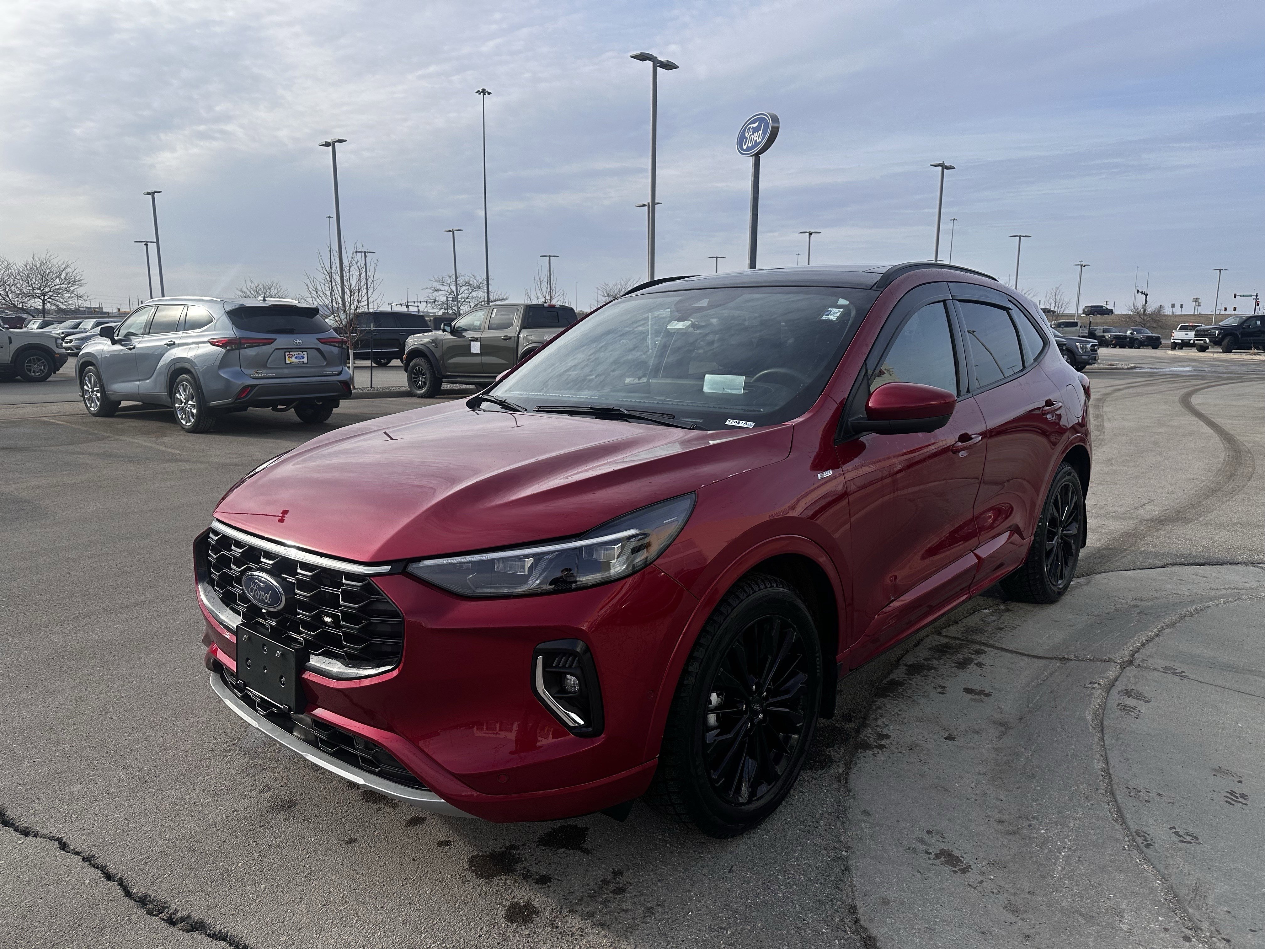 Used 2023 Ford Escape ST-Line Elite w/ Premium Technology Package video 2