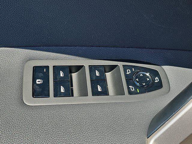 New 2026 BMW iX xDrive60 w/ Executive Package image 29