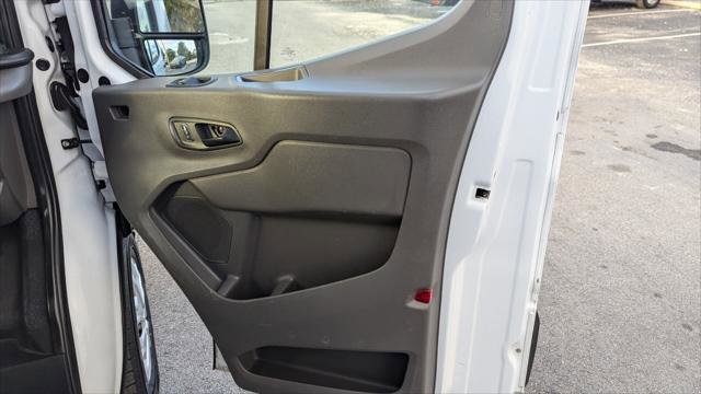 Used 2022 Ford E-Transit 148 High Roof Extended image 19