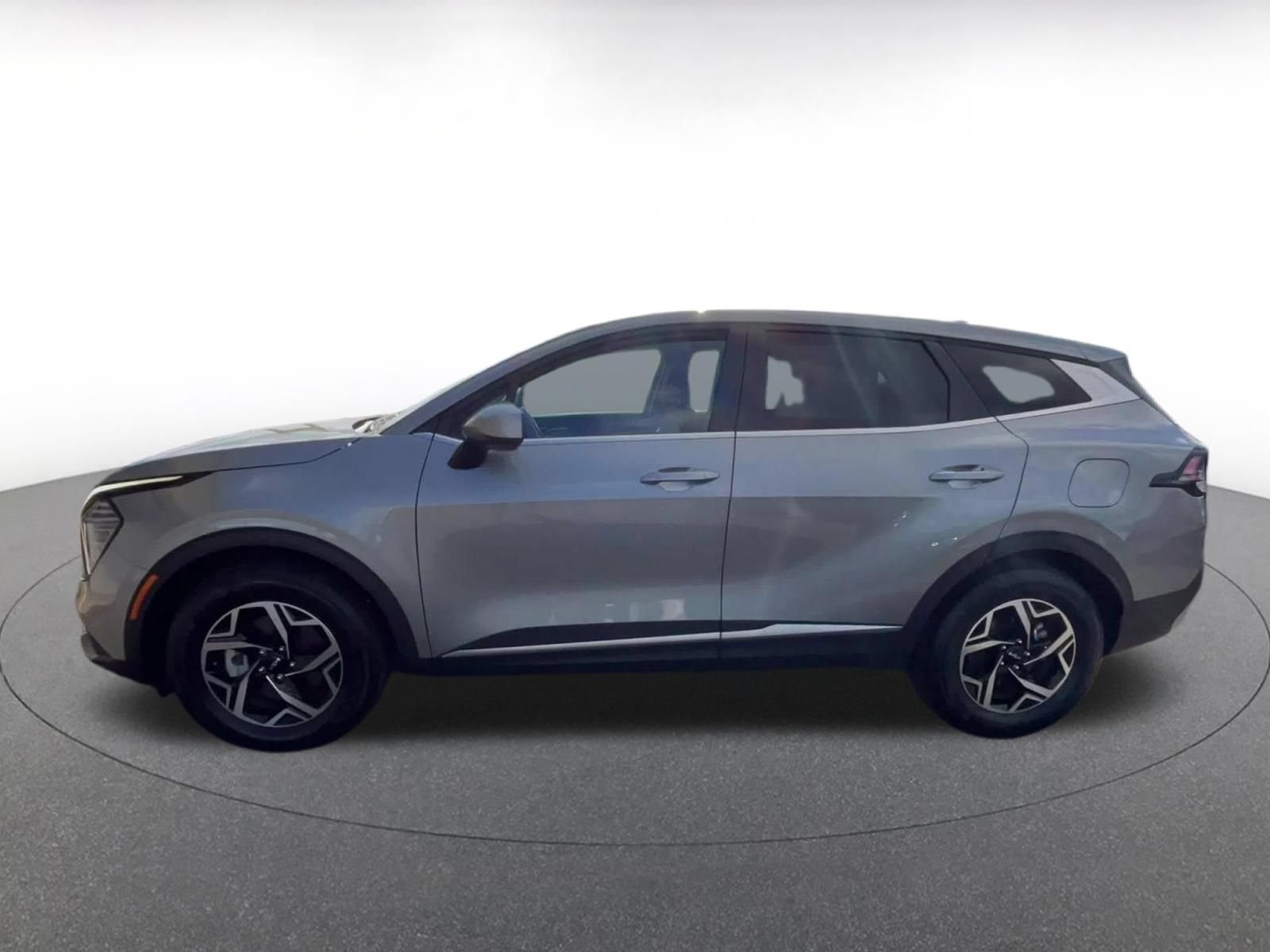 Used 2025 Kia Sportage LX FWD image 8