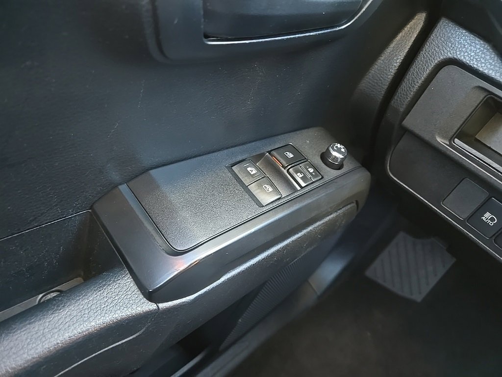 Used 2018 Toyota Tacoma SR image 35