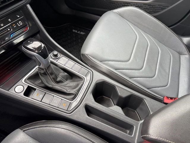 Used 2025 Volkswagen Jetta SEL FWD image 23